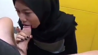 Bokep Indo Terbaru Abg Hijab Nyepong Kontol Kaka
