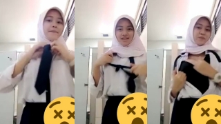 Bokep Sma Terbaru Dedek Nica Mainin Uting Di Wc Sekolah