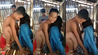 Bokep Smp Masih Bocil viral ngewe Di Gubug sama kawan kawan